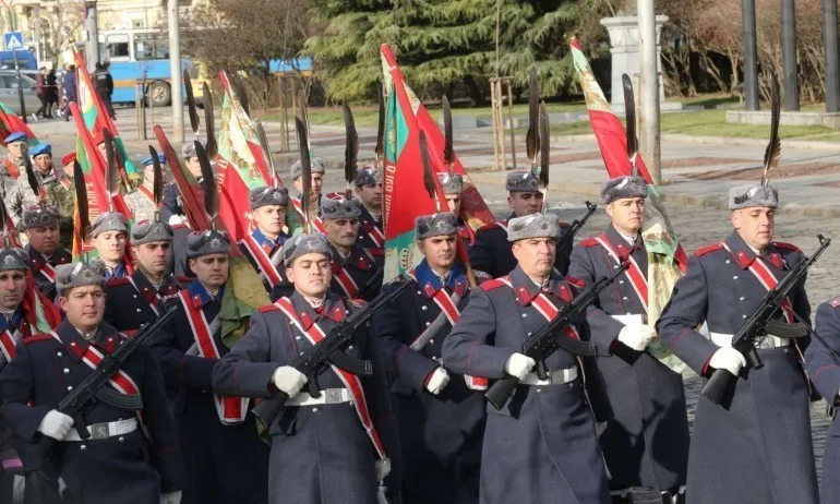 На първо четене: Възрастта за приемане на военна служба става 40 години - Tribune.bg