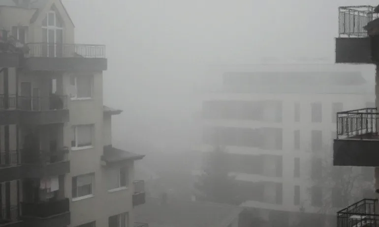 Мъгливо със слаби превалявания от дъжд - Tribune.bg