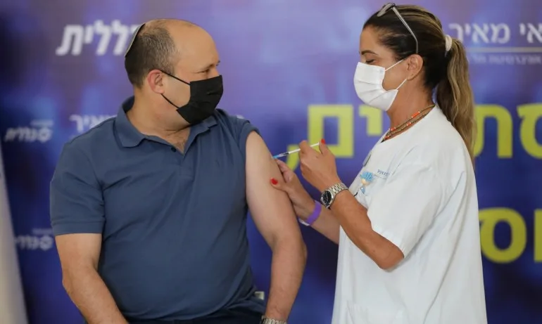 Израелският премиер си постави трета доза ваксина срещу Covid-19 - Tribune.bg