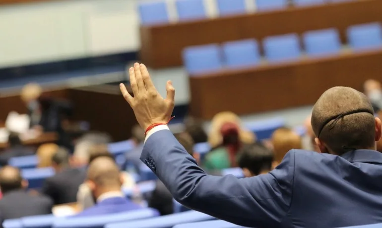 Депутатите приеха на първо четене Закона за филмовата индустрия - Tribune.bg