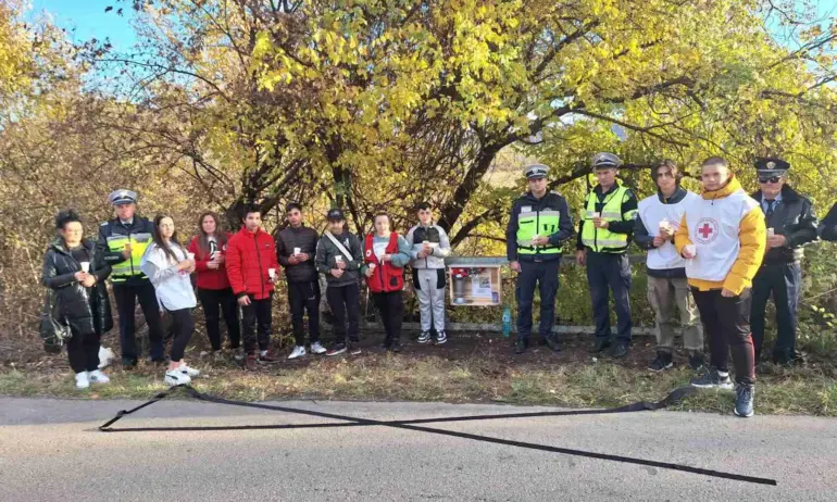 Младите червенокръстци от Ловеч с акция за възпоминание на жертвите на пътя - Tribune.bg