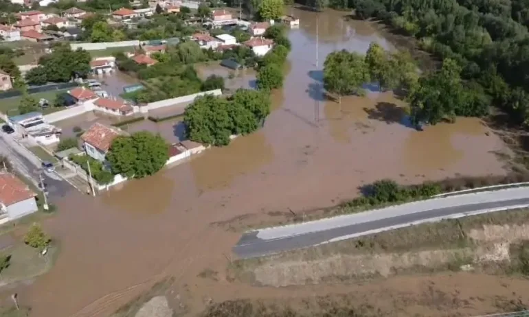 Трилистник в протестна готовност заради непочистеното корито на река Стряма - Tribune.bg