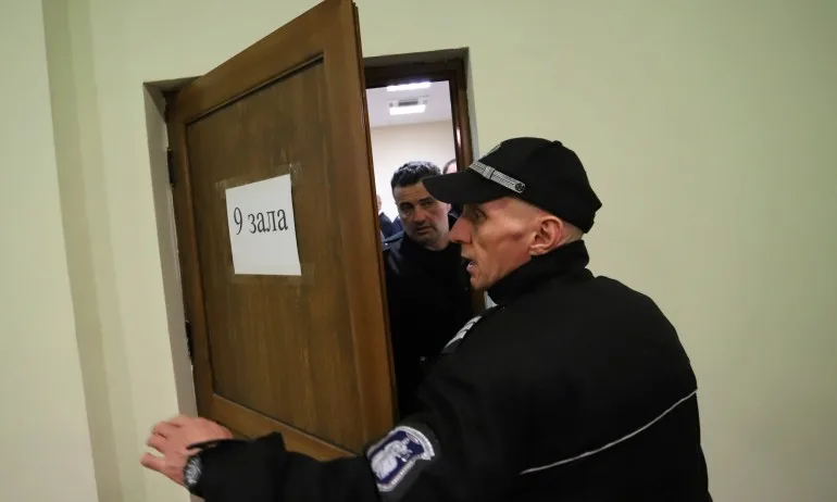 Митничарите от Калотина остават за постоянно в ареста - Tribune.bg