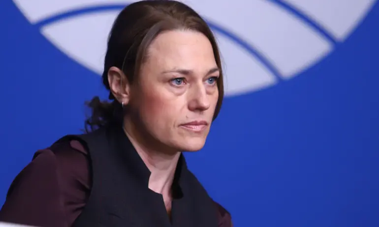 Ива Митева реши да съди парламента заради уволнението си - Tribune.bg