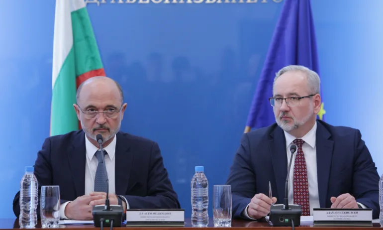 България няма да се присъедини към ново предоговаряне и доставка на нови дози ваксини срещу COVID-19 - Tribune.bg