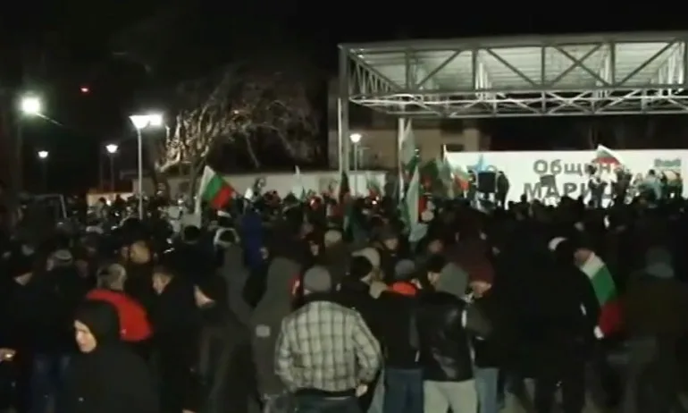 За пета поредна вечер - протест във Войводиново - Tribune.bg