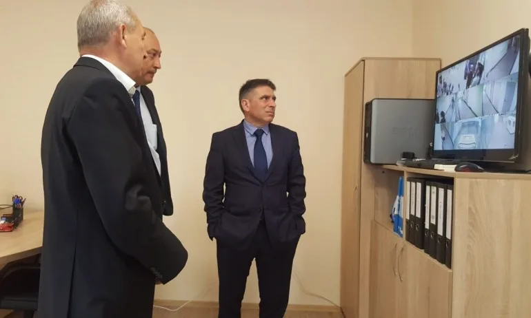 Министър Кирилов откри новия арест в Стара Загора - Tribune.bg