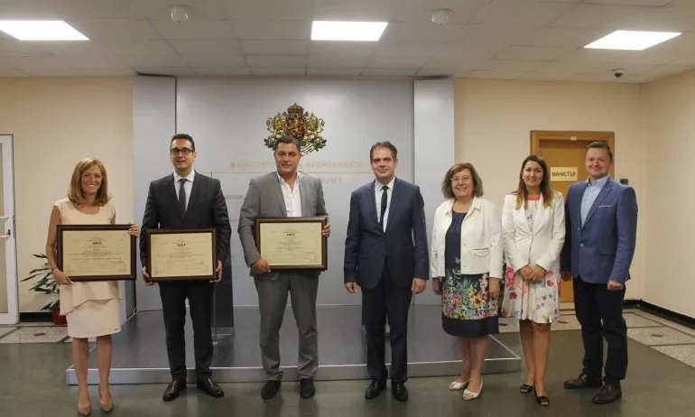 Министър Борисов връчи три сертификата за инвестиция клас А - Tribune.bg
