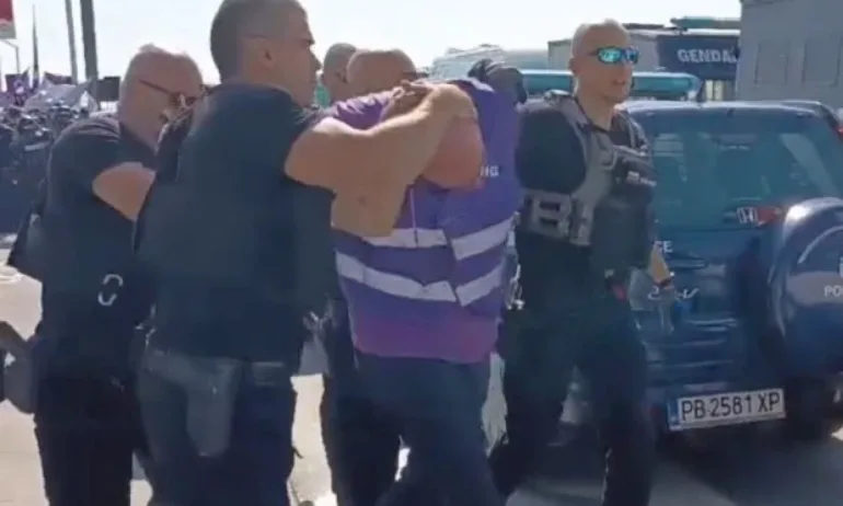 Тодор Капитанов: Това беше парад на полицията, която си показа новото оборудване - Tribune.bg