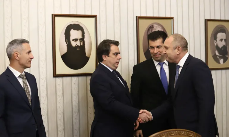 Втори опит: Румен Радев връчва мандат на ПП - Tribune.bg