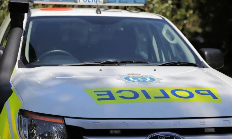 Въоръжен държа заложници на бензиностанция в Бристол - Tribune.bg