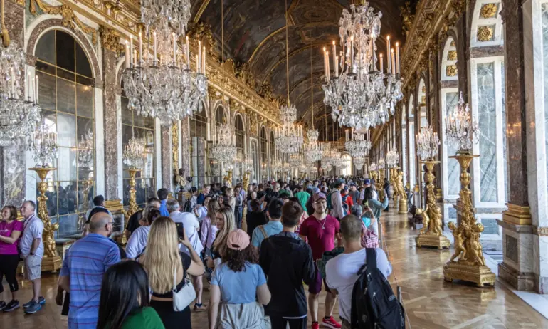 Версайския дворец във Франция отново беше евакуиран днес. Имало е