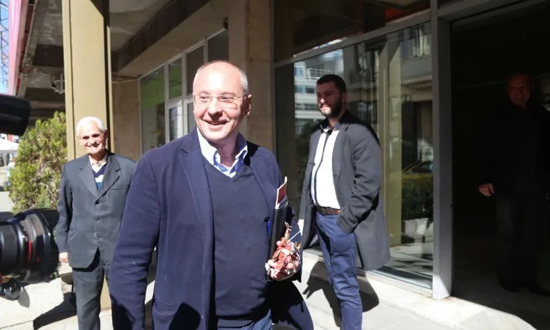 Ако четете това, значи Станишев е паднал от мотора… (КАРИКАТУРА) - Tribune.bg