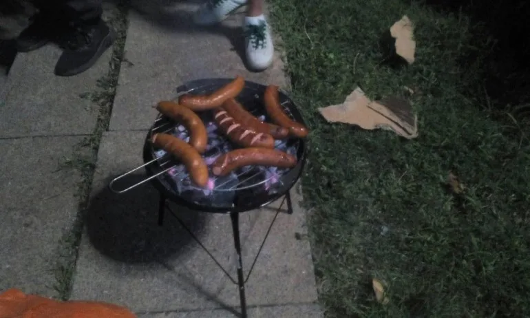 СНИМКА НА ВЕЧЕРТА: Протест на Орлов мост - Tribune.bg