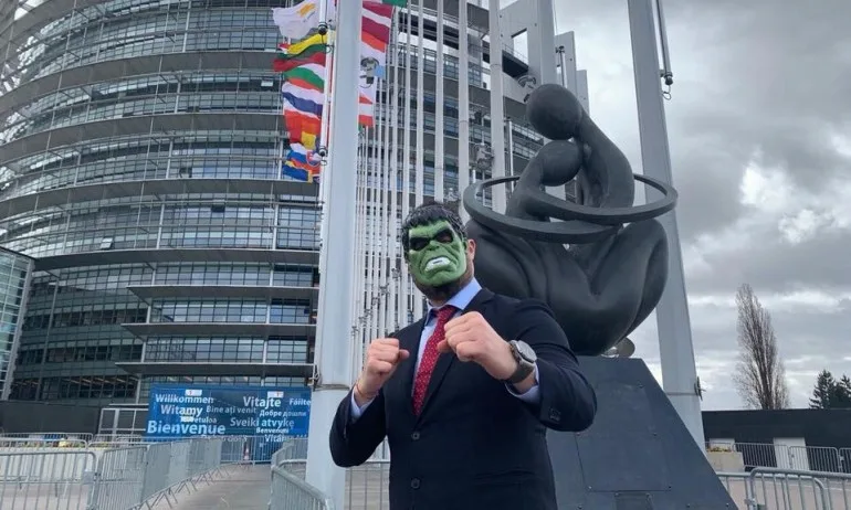 Бареков vs. г-н Либерсат Джендърски - Tribune.bg