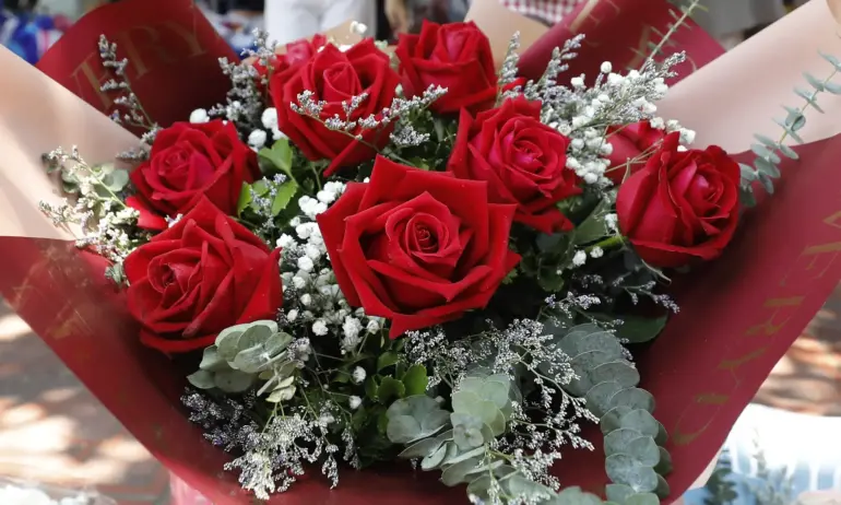 На този свят сме дошли с празни ръце и с празни ръце ще си отидем: Семейство поиска пари за кувьоз вместо цветя за рожден ден - Tribune.bg