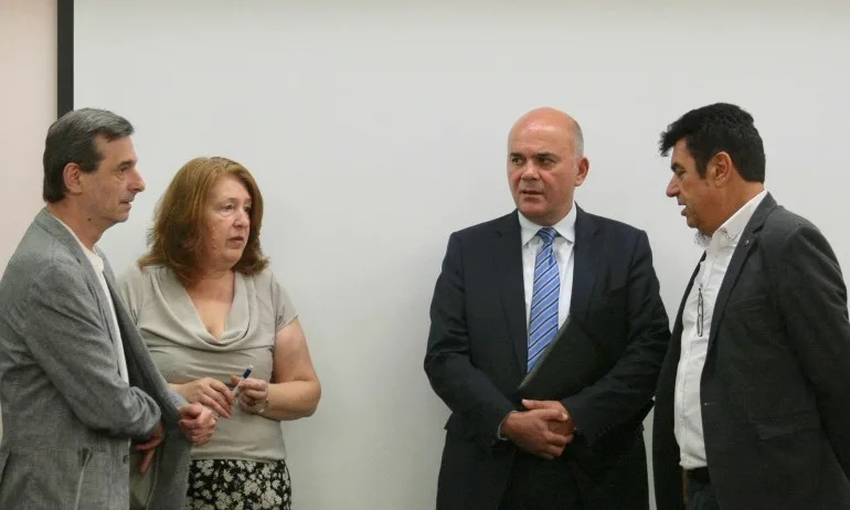 Бисер Петков: Средната заплата в България се повишава с около 10% годишно - Tribune.bg