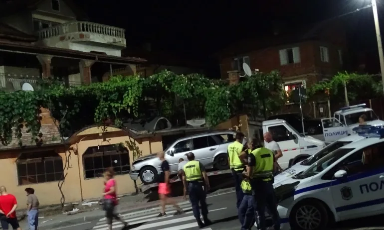 Кола се вряза в кафе в Дупница, има загинал и ранени - Tribune.bg