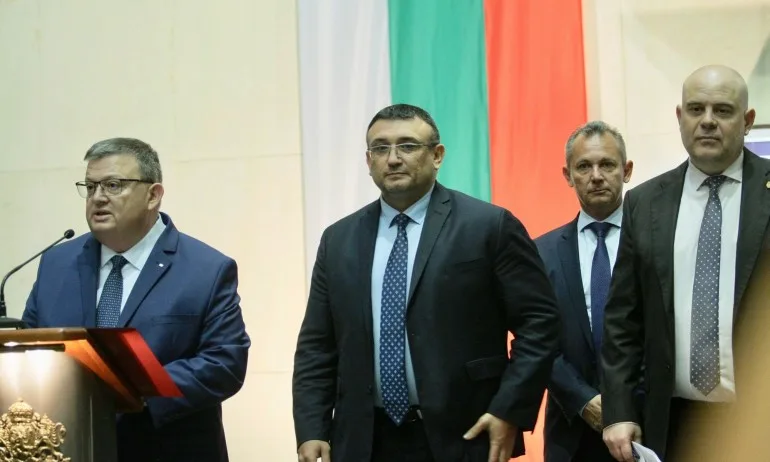 Обвиниха Николай Малинов в шпионаж, Решетников със забрана да влиза в България - Tribune.bg