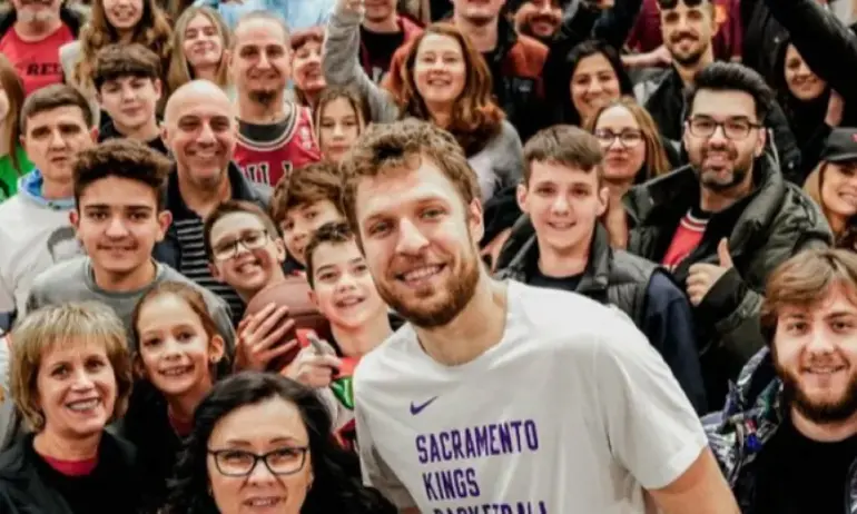 Българската общност в Чикаго в екстаз - посрещна Везенков. Той обаче не игра - (СНИМКИ) - Tribune.bg