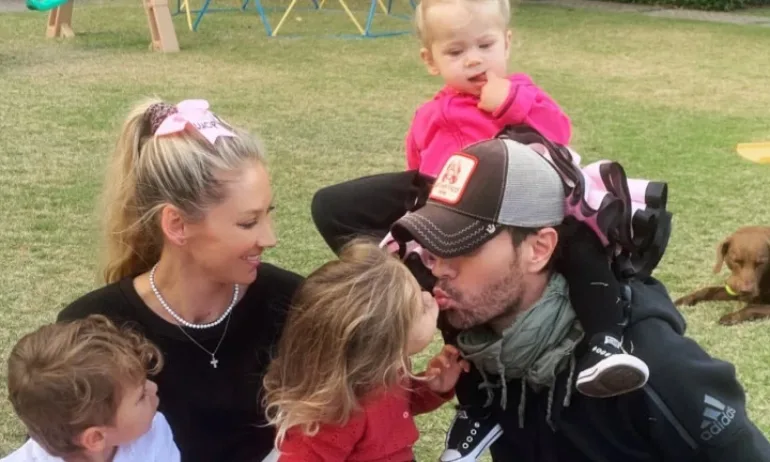 Семейство Иглесиас: Анна Курникова е бременна с четвърто дете - Tribune.bg