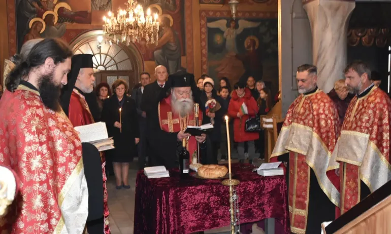 Ловеч празнува Трети март с гражданско поклонение и тържествен военен ритуал - Tribune.bg