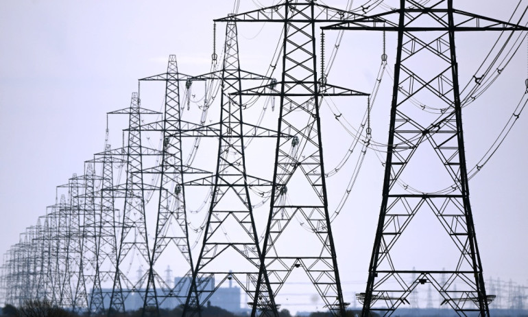 Френските енергийни компании призоваха обществеността да започне да пести горива и електричество - Tribune.bg