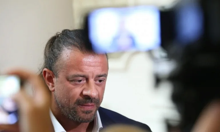 Ричард Алибегов към Стойчо Кацаров: Да не крие некомпетентността си зад моето име - Tribune.bg