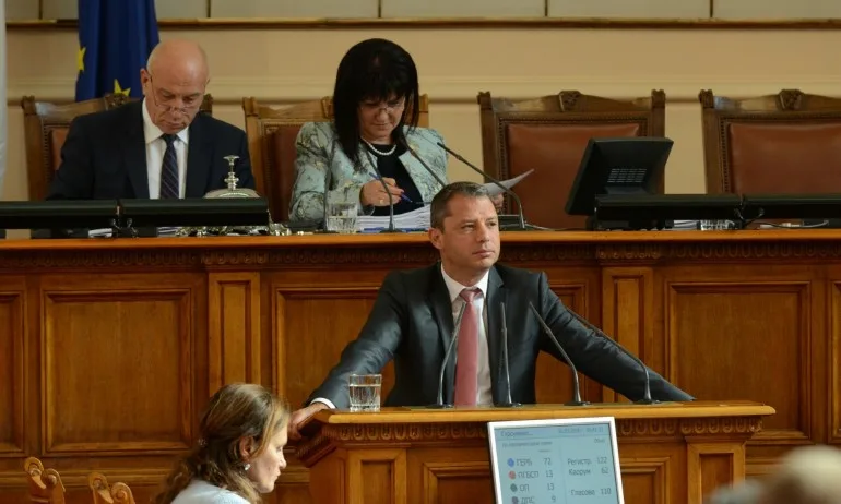Делян Добрев подава оставка като народен представител - Tribune.bg