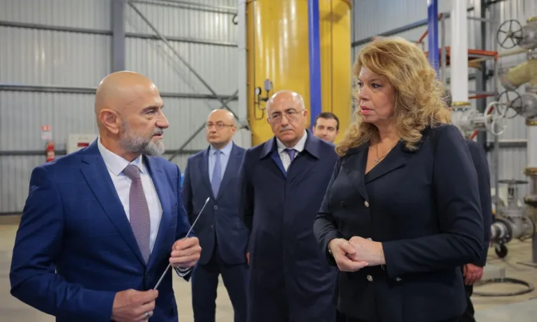 Йотова посети завод край Баку, изграден с изцяло българска инвестиция - Tribune.bg