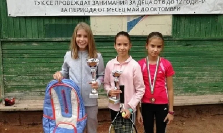 Мартин Бонев и Елизабета Симеонова – първи на регионално до 12 г. в Нова Загора - Tribune.bg