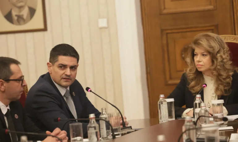 МЕЧ към Йотова: Вие сте част от олигархичния модел, няма да преговаряме повече с Вас - Tribune.bg