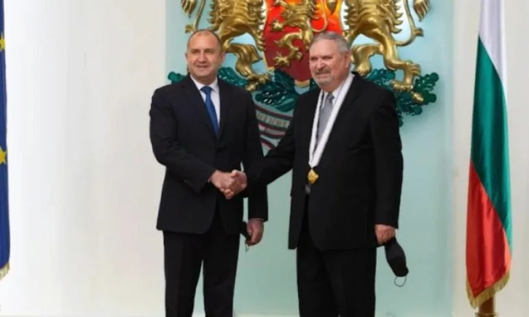 За добре свършена работа: Радев награди почетния консул в Канада - Tribune.bg