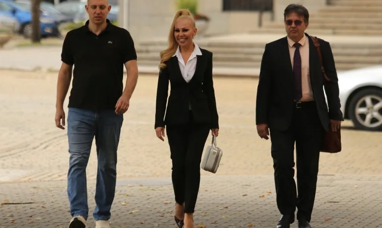 Певицата Луна официално се кандидатира за президент: Промяната започва от мен - Tribune.bg