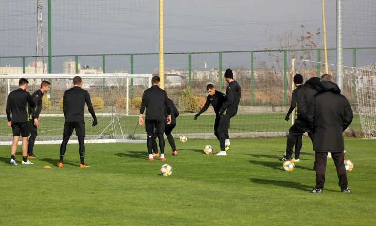 Ботев с група от 20 футболисти за мача със Славия - Tribune.bg