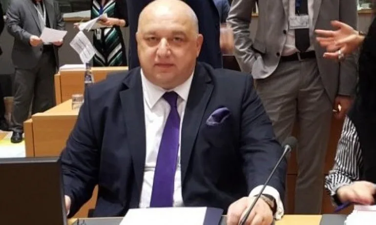 Официално! Приеха Европейската младежка стратегия - Tribune.bg