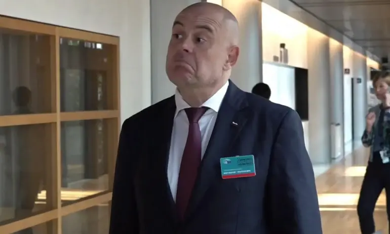 Голямото изслушване на Гешев продължи по-малко от 20 минути: Каквото имал да каже, ще го каже в България - Tribune.bg