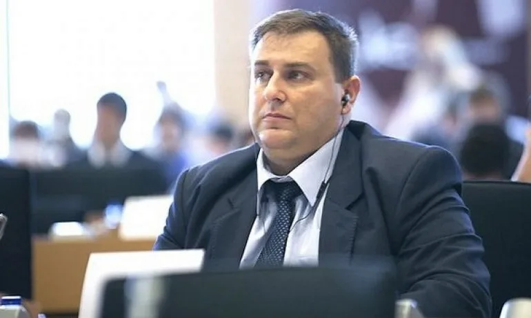 Емил Радев: България не може да се справи с една масирана вълна от нелегални мигранти - Tribune.bg