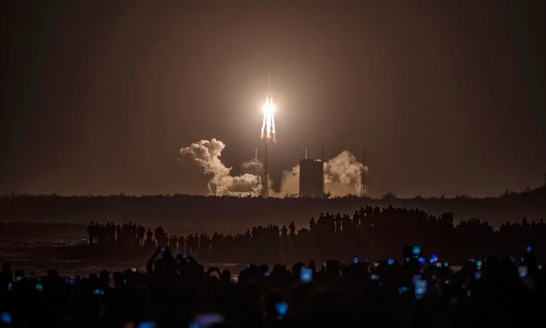 Китайски космически кораб ще вземе проби от Луната - Tribune.bg