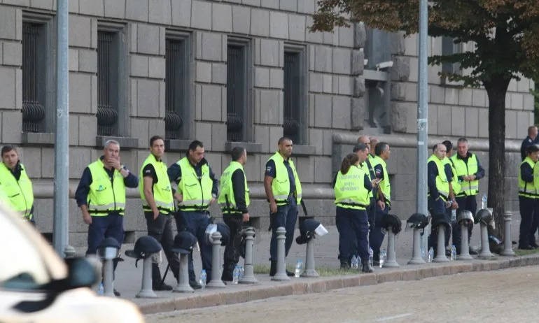 Триъгълникът на властта се готви за нов протест днес - Tribune.bg