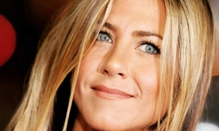 Брад Пит уважи партито за 50-ия юбилей на Дженифър Анистън - Tribune.bg