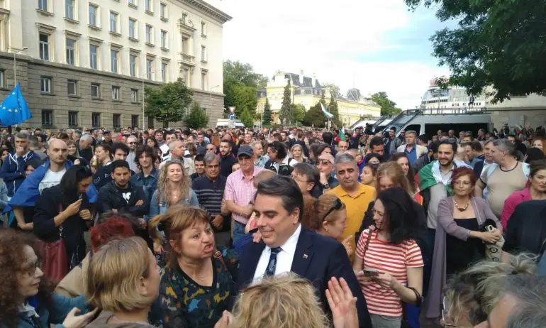 Имаше политици, които трябваше да се извинят за това, което ни причиниха - Tribune.bg