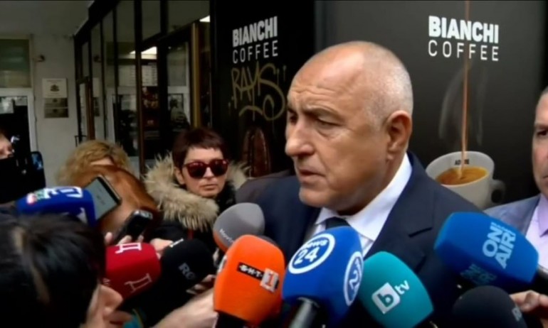 Бойко Борисов: Докато стоите тук се тегли нов заем за половин милиард лева (ВИДЕО) - Tribune.bg