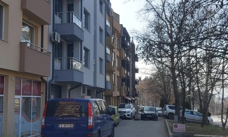 Въоръжен мъж се барикадира в дома си в Благоевград - Tribune.bg