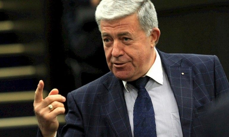 Проф. Начев: Трябват по-радикални ограничения в борбата с COVID-19 - Tribune.bg