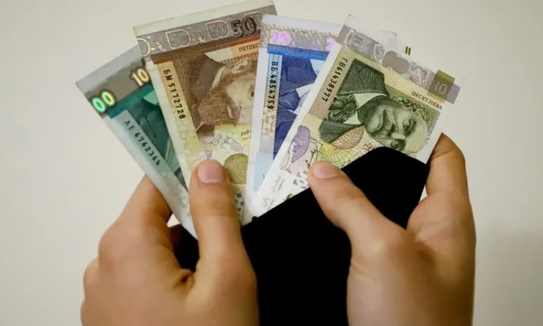 Причините зад сериозната разлика между заплатите в частния и държавния сектор - Tribune.bg