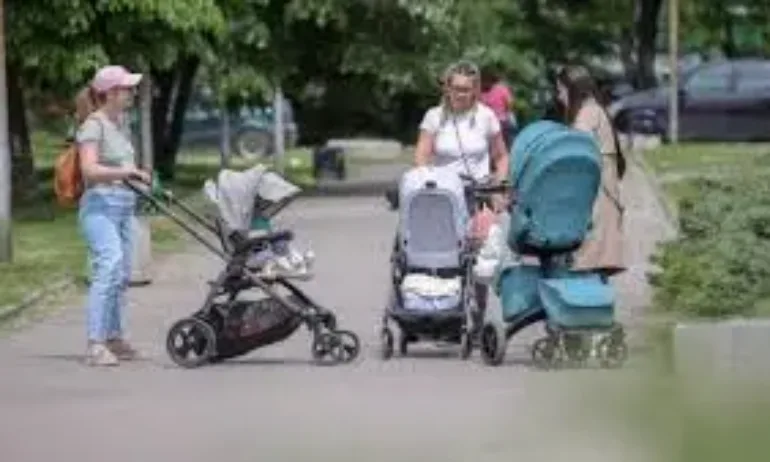 1700 евро на месец взимат бавачките за пълен работен ден през лятото - Tribune.bg