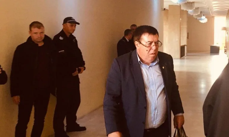 Водят Митьо Очите в Бургас, ще го разпитват по делото срещу Бенчев - Tribune.bg