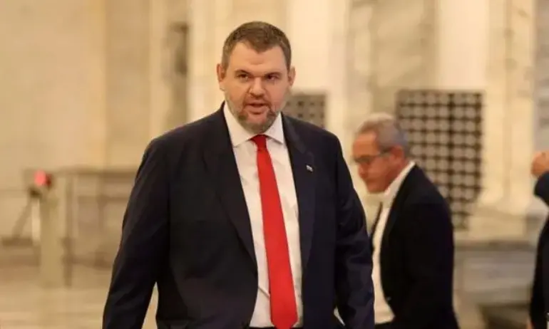 Пеевски към Борисов и Петков: Направете всичко възможно да намерите съгласие за кабинет - Tribune.bg