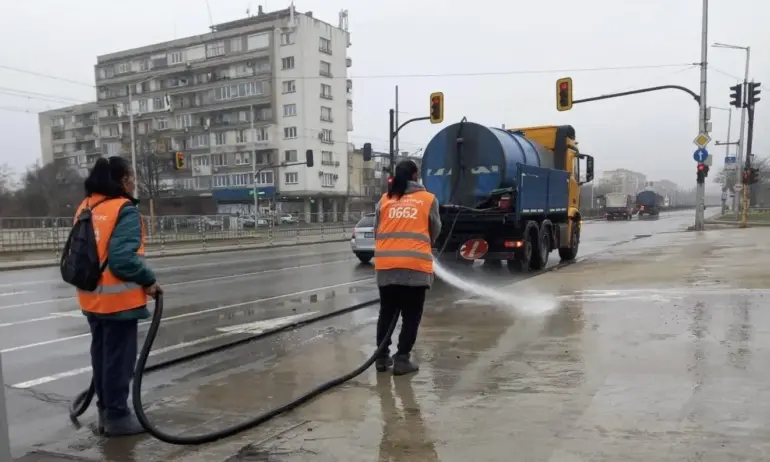 Времето позволява: Терзиев възложи масово миене на улици и булеварди - Tribune.bg